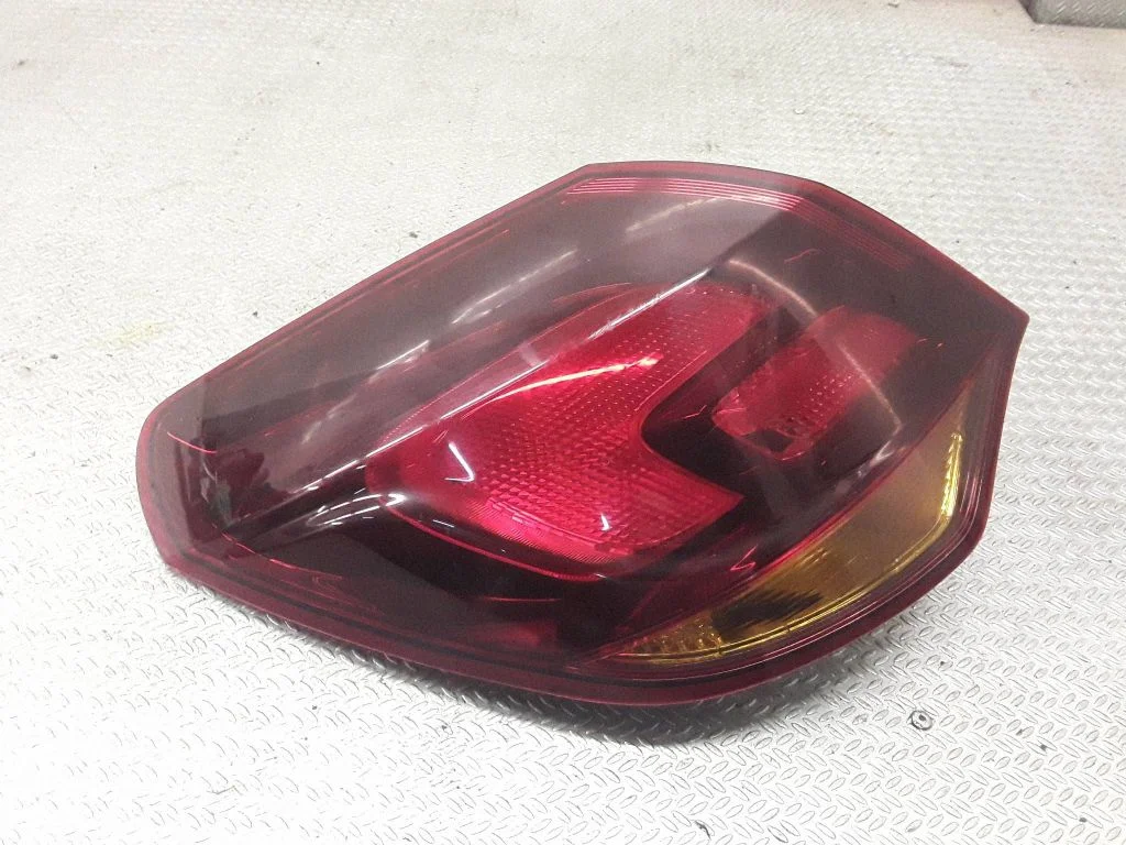 Lampa tylna w błotniku – lewa