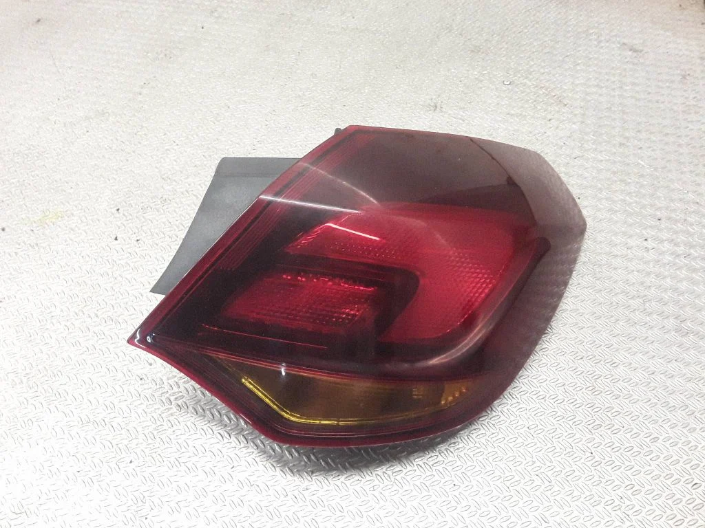 Lampa tylna w błotniku – prawa