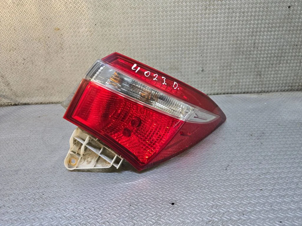 Lampa tylna w błotniku 8155002760