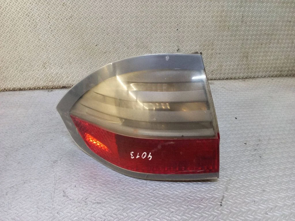 Lampa tylna w błotniku – lewa