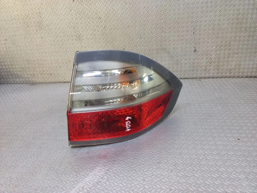 Lampa tylna w błotniku 6M2113404AJ