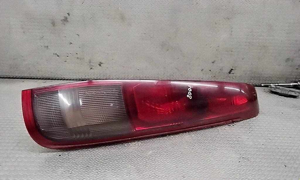 Lampa tylna w błotniku – prawa