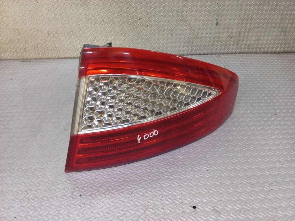 Lampa tylna w błotniku – prawa