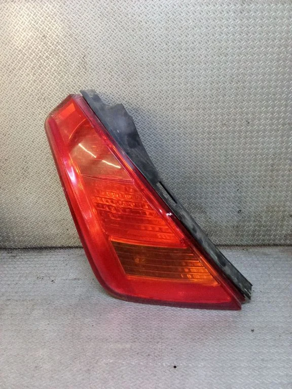 Aizmugurējais lukturis virsbūvē – Nissan Murano Z50 (2002-2008)