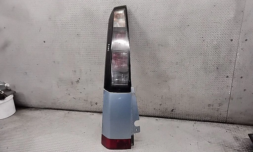 Lampa tylna w błotniku 13130027
