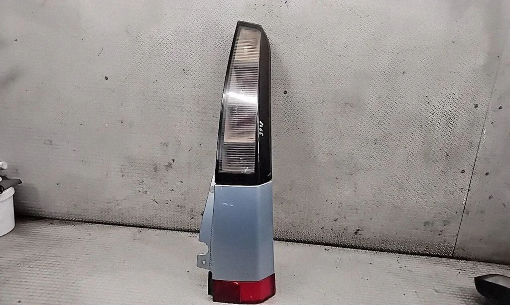 Lampa tylna w błotniku 13130028