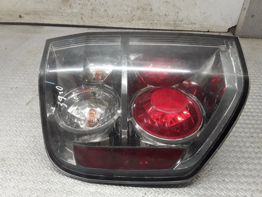 Aizmugurējais lukturis virsbūvē – Honda Pilot I (2002-2008), kreisā