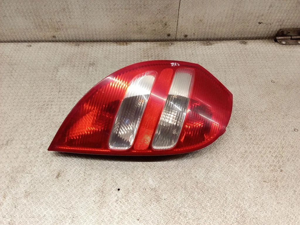 Aizmugurējais lukturis virsbūvē – Mercedes-Benz A klase W169 (2004-2012)