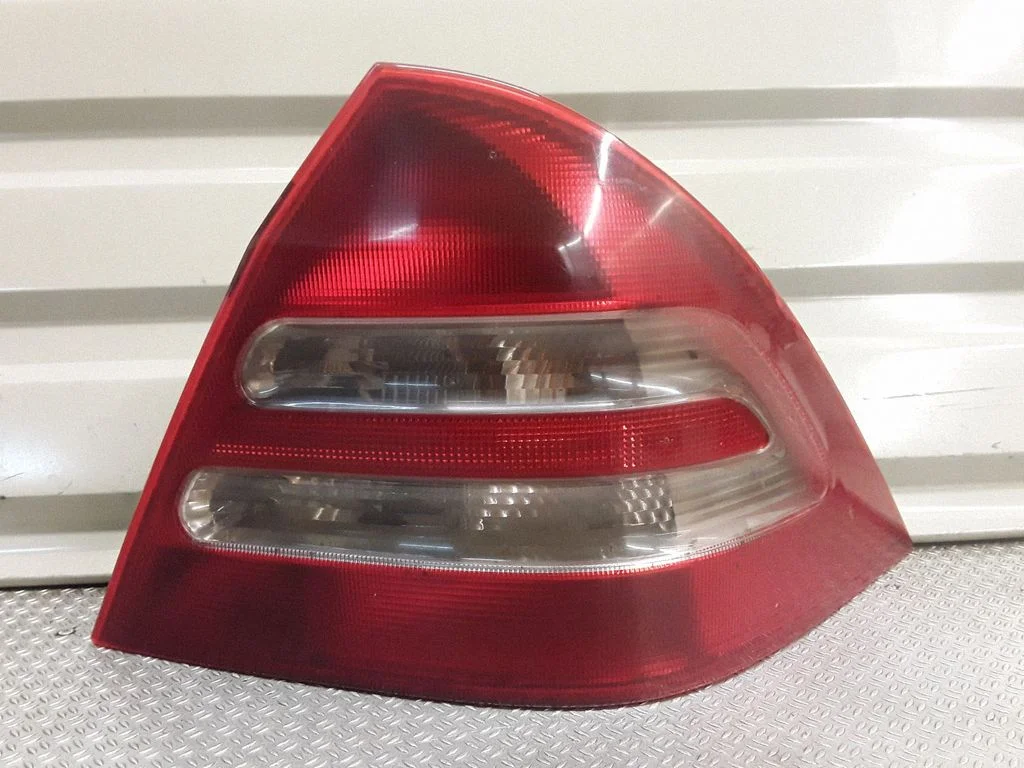 Lampa tylna w błotniku – prawa