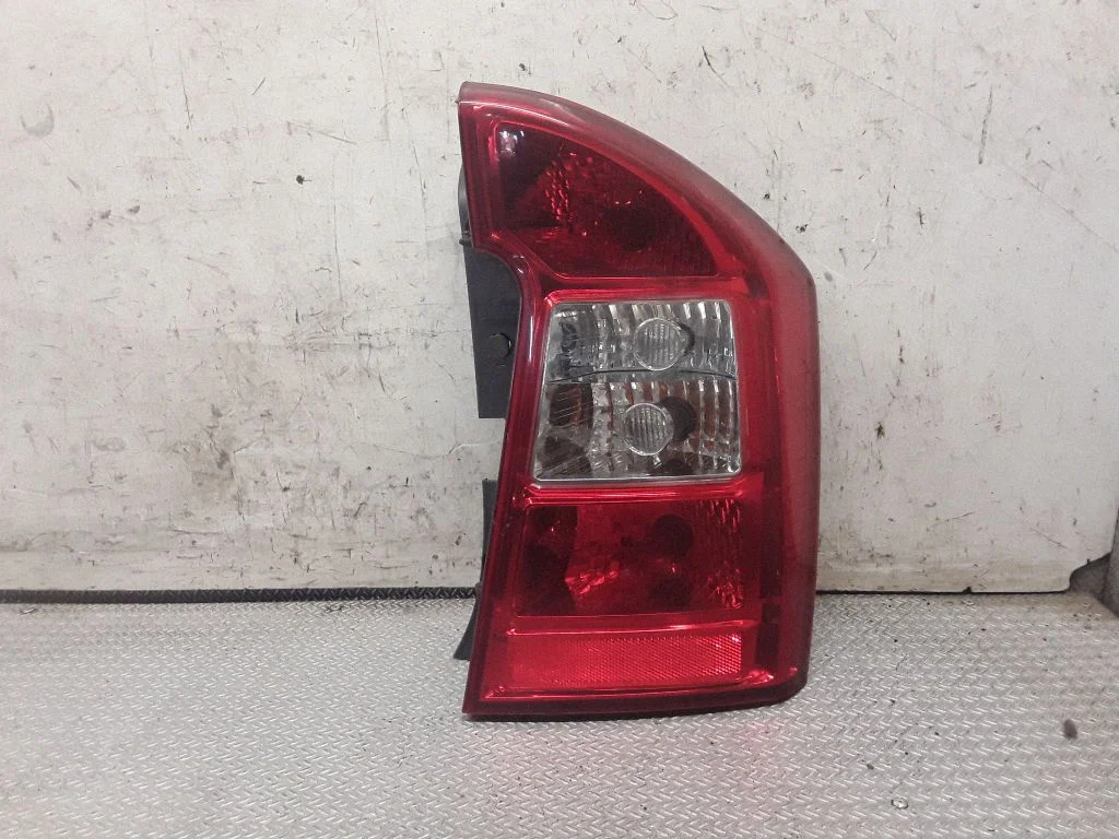 Lampa tylna w błotniku 92402100R
