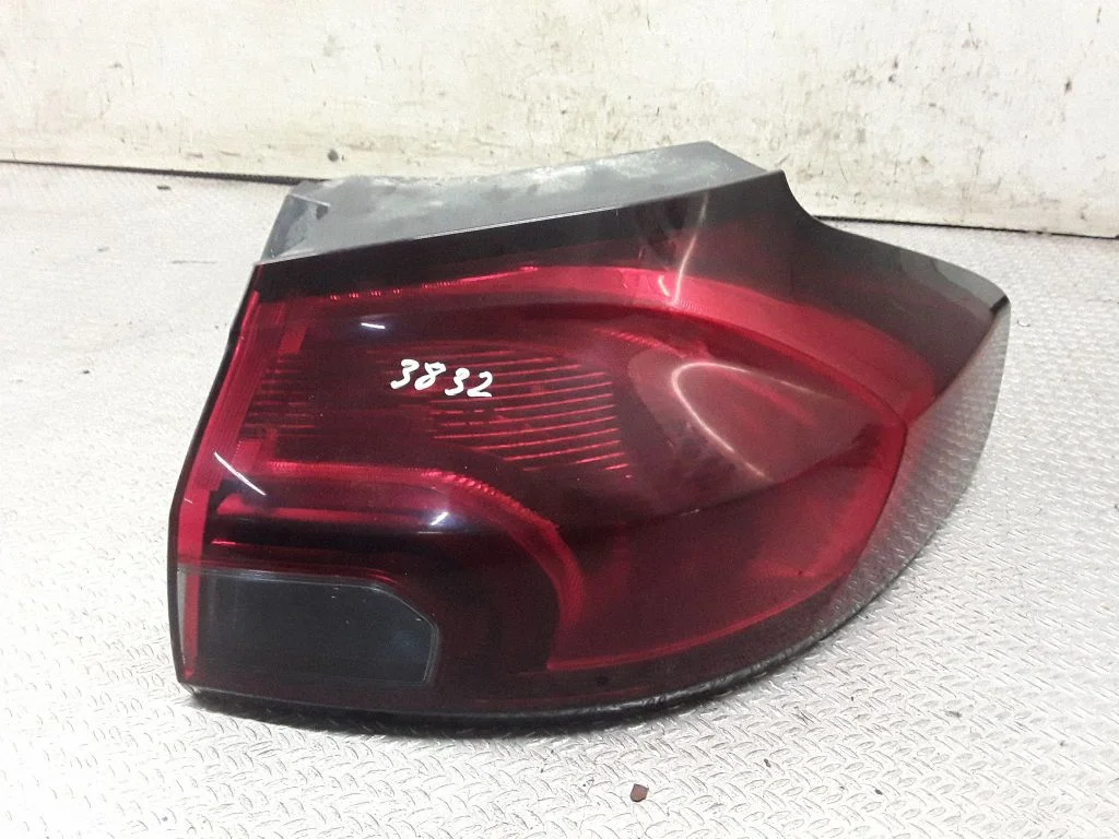 Lampa tylna w błotniku 13292362
