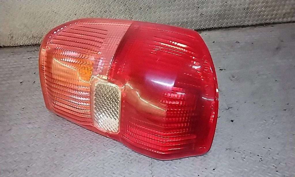 Lampa tylna w błotniku – lewa