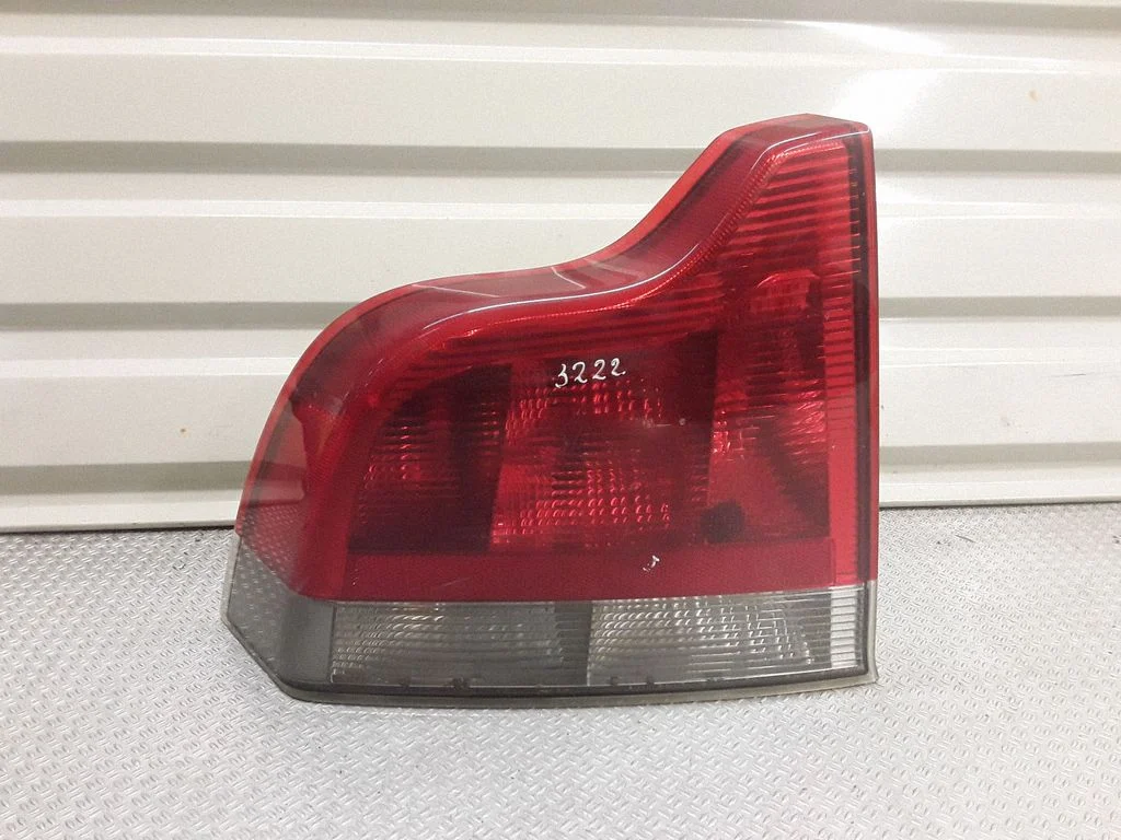 Lampa tylna w błotniku 8664079ECE