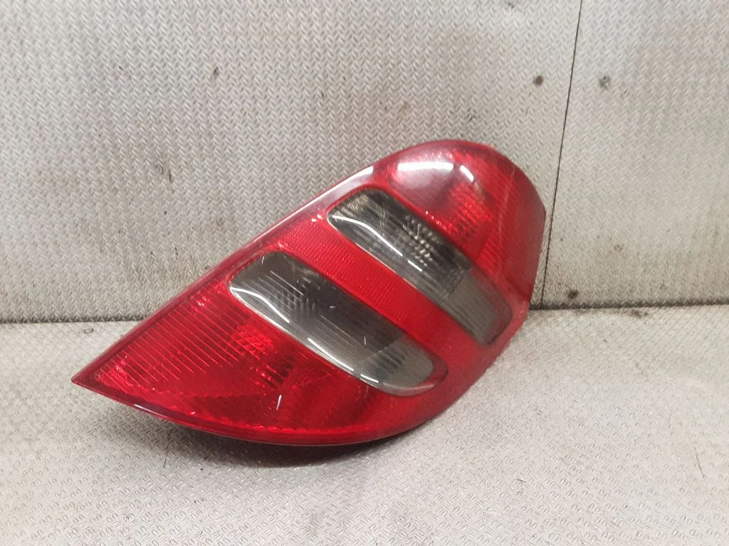 Lampa tylna w błotniku – prawa