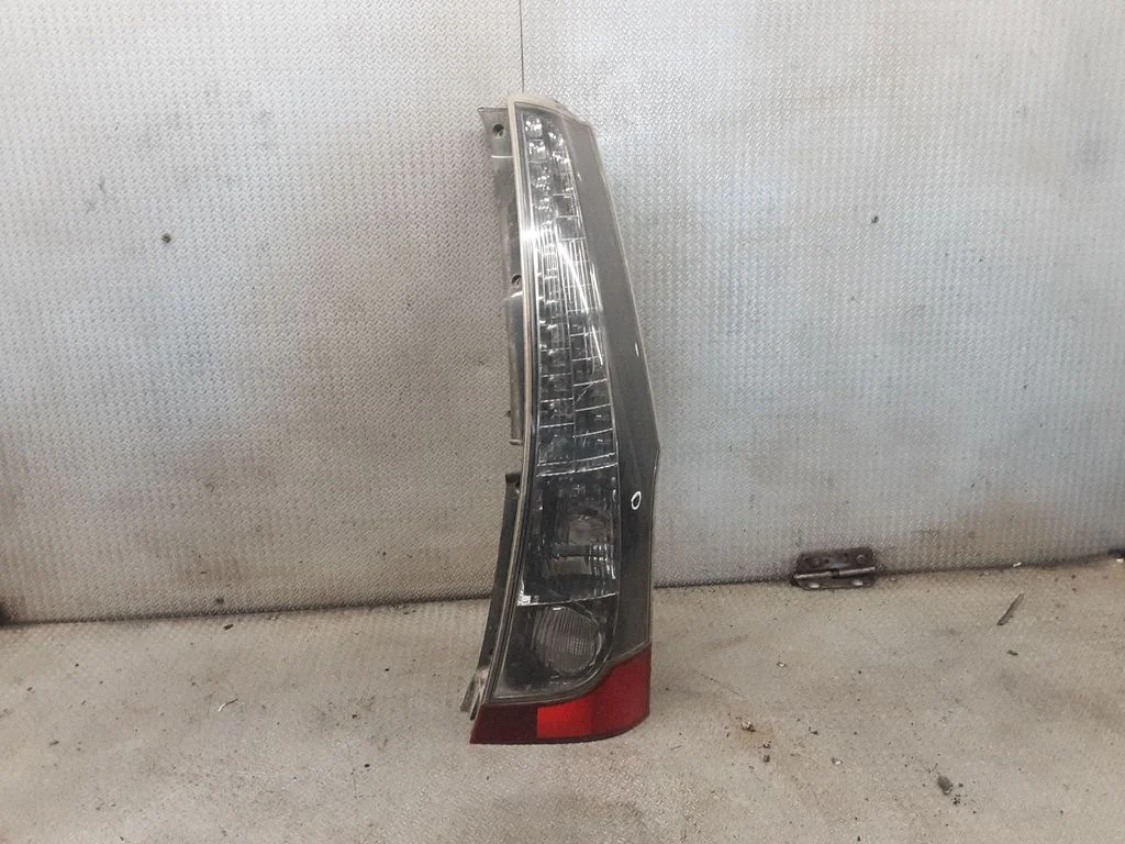 Lampa tylna w błotniku – prawy tył