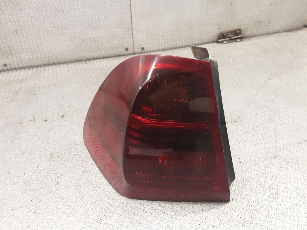 Lampa tylna w błotniku 276121
