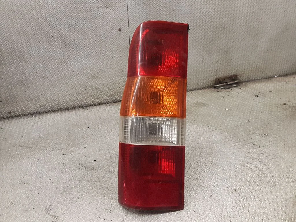 Lampa tylna w błotniku – Ford Transit (2000-2006)