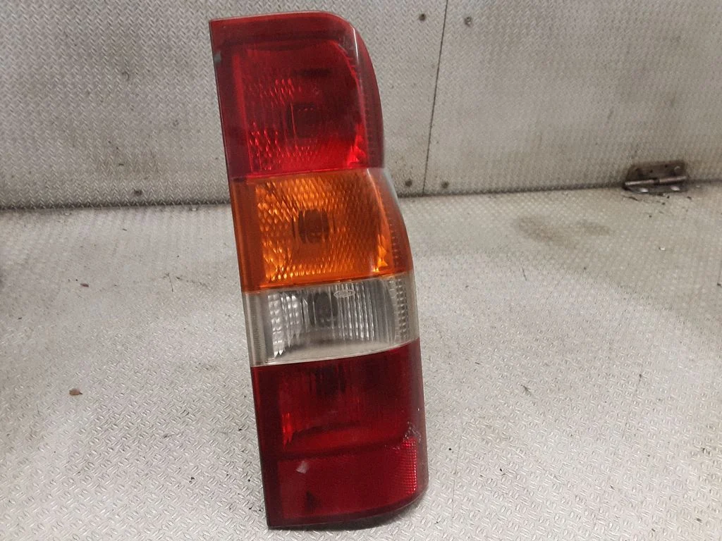 Lampa tylna w błotniku – Ford Transit (2000-2006)
