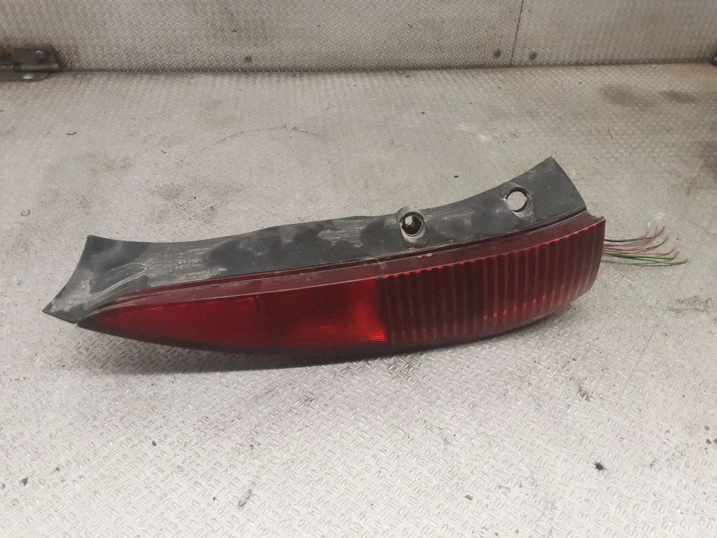 Lampa tylna w błotniku – prawa