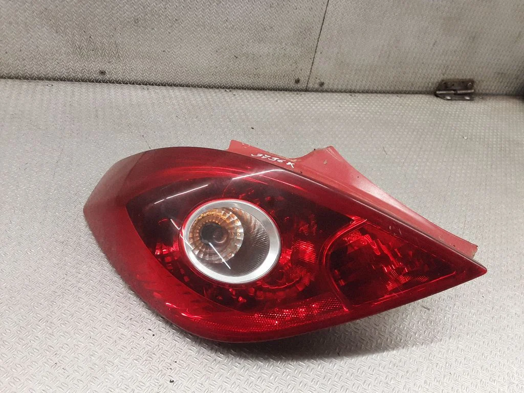 Lampa tylna w błotniku 13186350