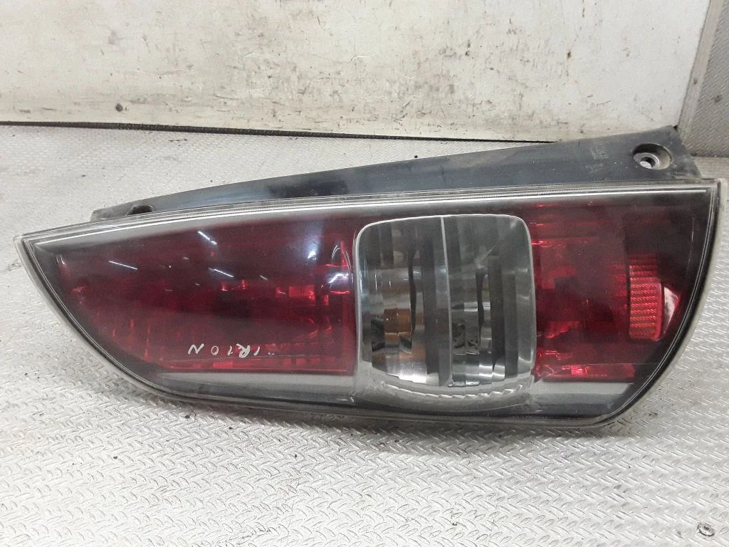 Lampa tylna w błotniku – lewa