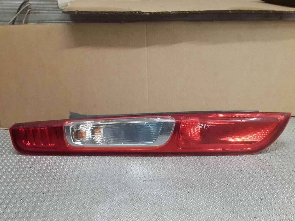 Lampa tylna w błotniku – lewa