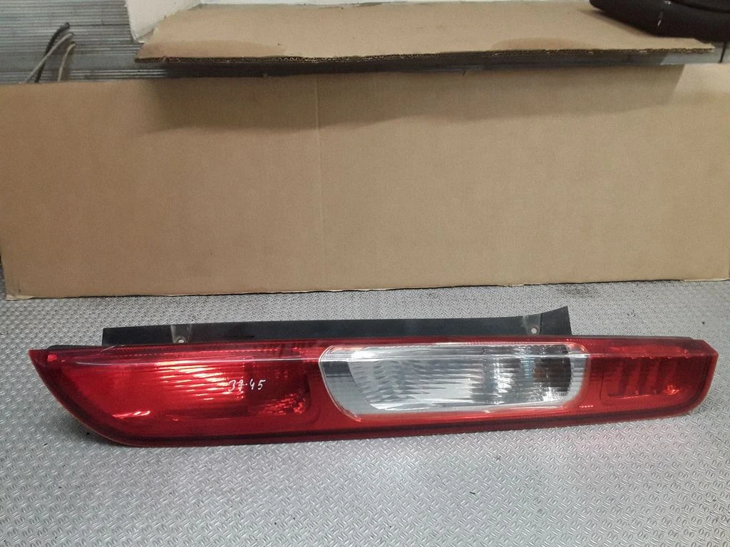 Lampa tylna w błotniku – prawa
