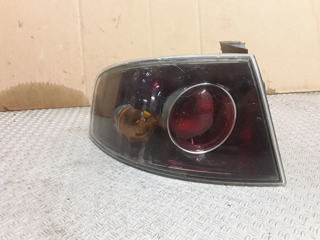 Lampa tylna w błotniku – Seat Ibiza IV (6J,6P) (2008-2017)