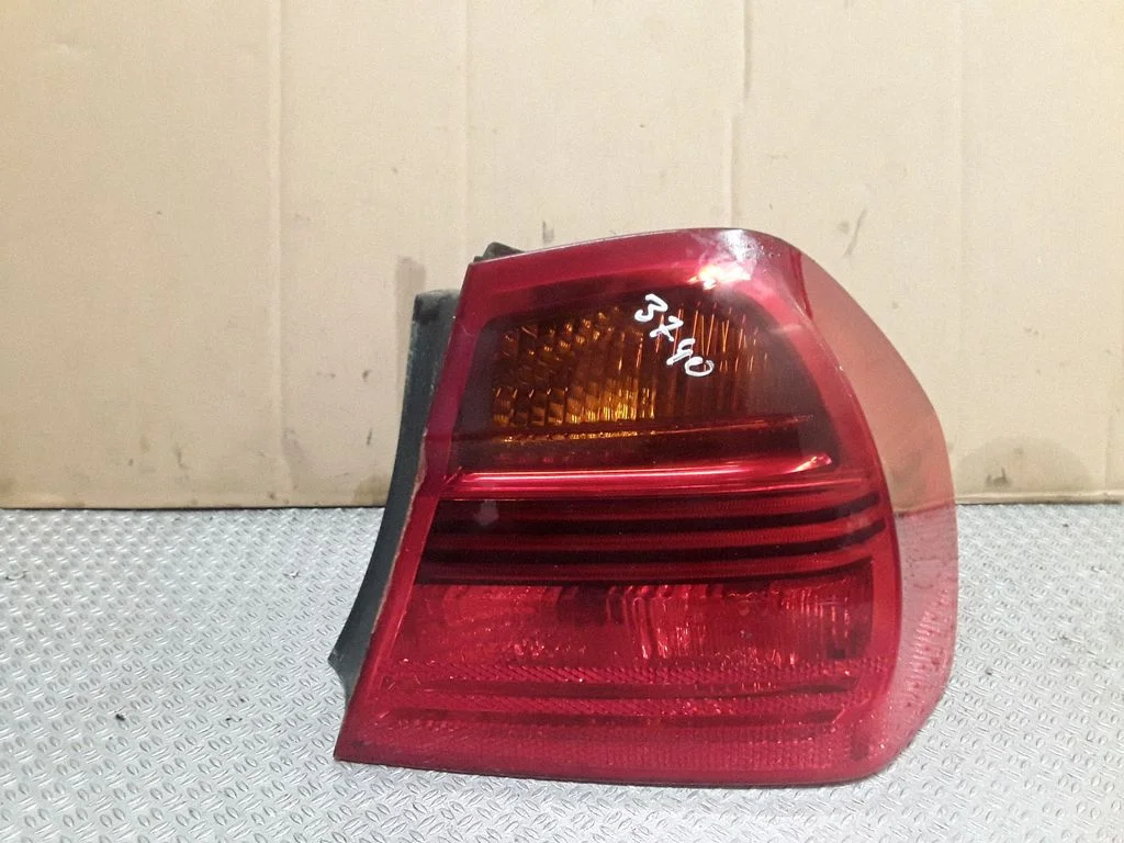Lampa tylna w błotniku 27630227L2