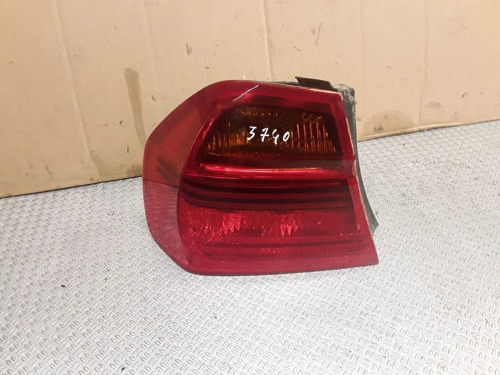 Lampa tylna w błotniku 27630127L2