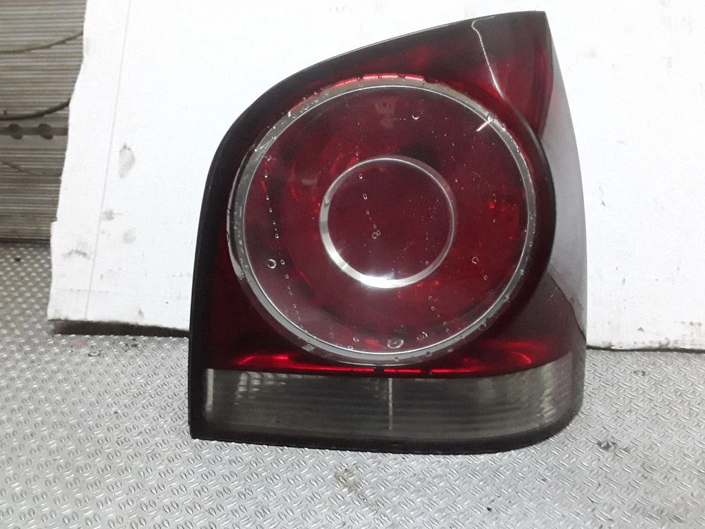Lampa tylna w błotniku 6Q6945096T