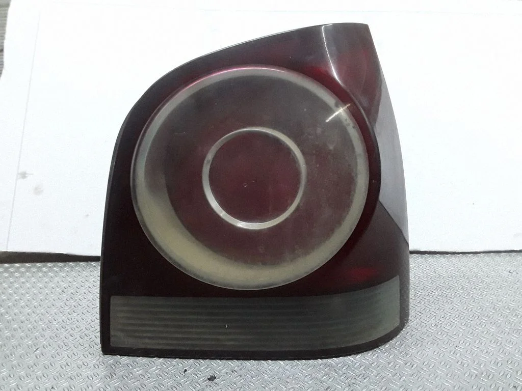 Rear/tail lights – right