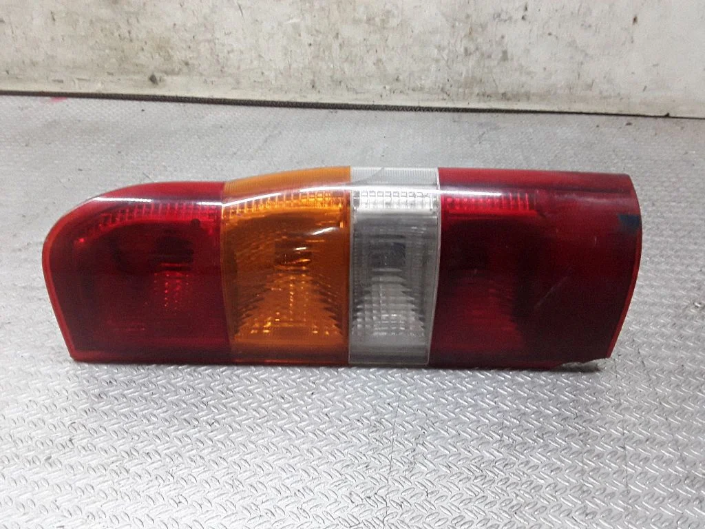 Rear/tail lights – right