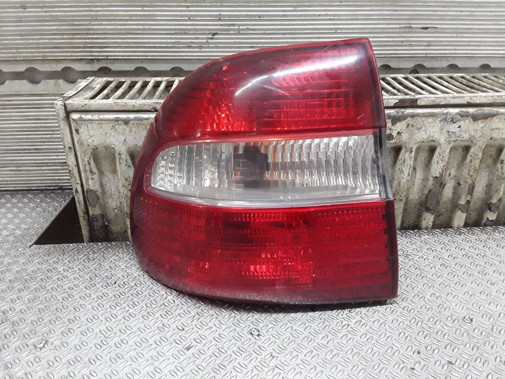 Lampa tylna w błotniku – lewa
