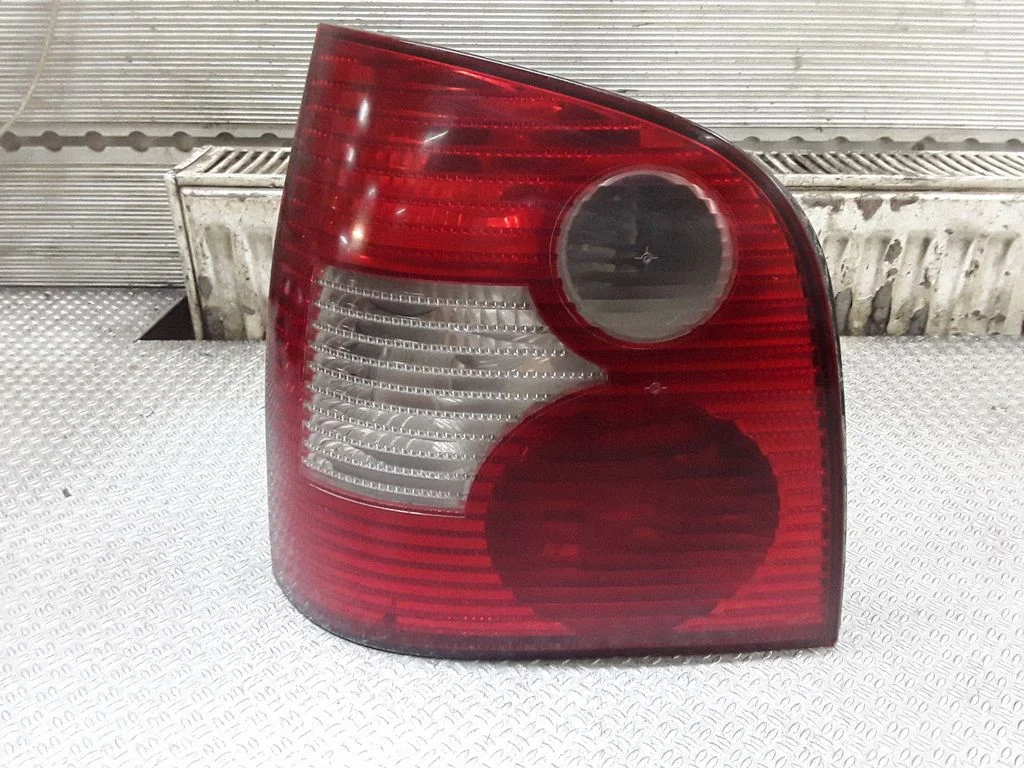 Lampa tylna w błotniku – lewa