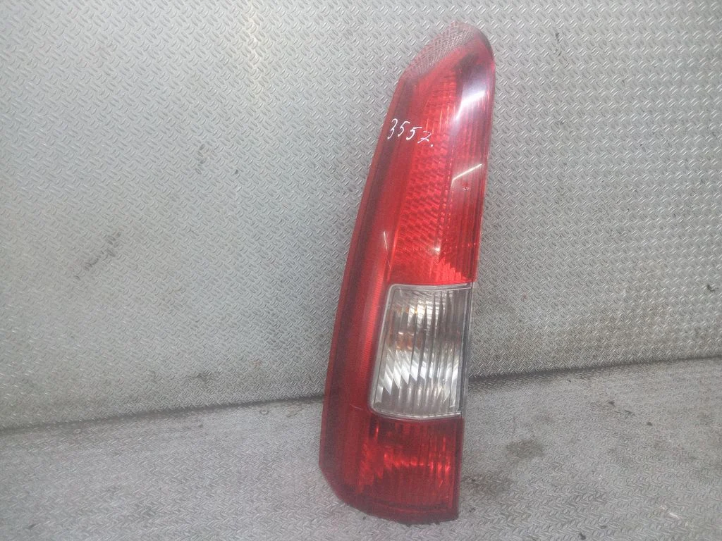Lampa tylna w błotniku – Volvo V70 (2000-2004)