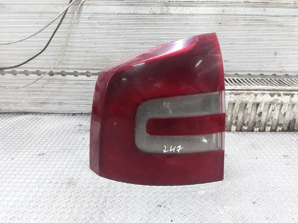Lampa tylna w błotniku – Skoda Octavia Mk2 (1Z) (2004-2013)