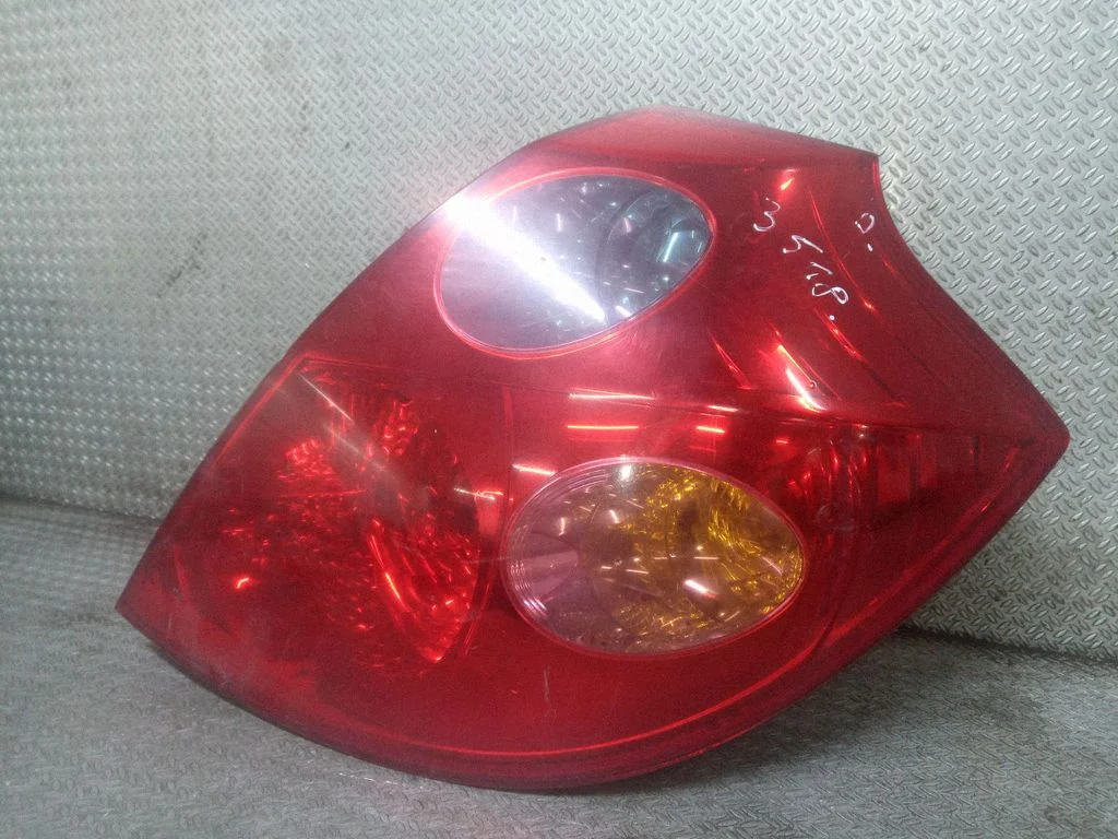 Lampa tylna w błotniku – prawa
