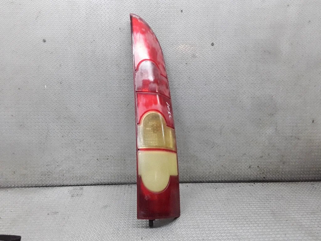 Lampa tylna w błotniku – prawa