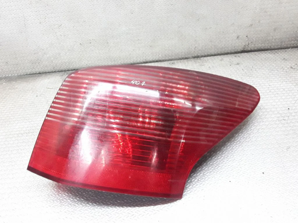 Lampa tylna w błotniku – prawa