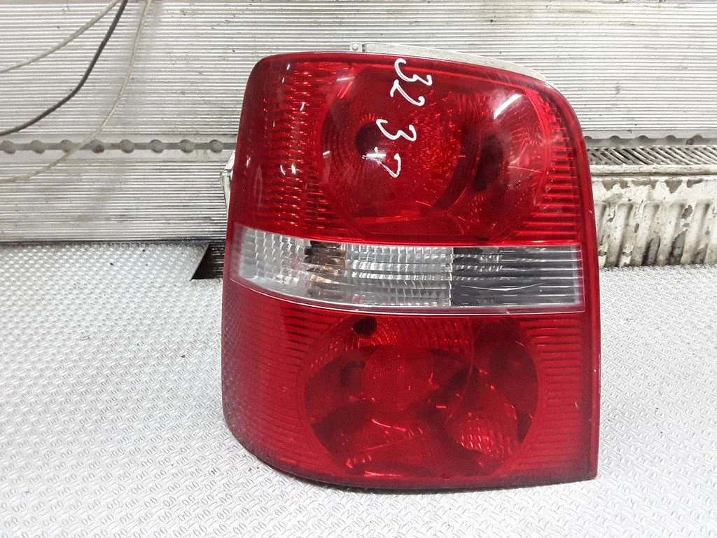Rear/tail lights – Volkswagen Touran I (2003-2010)