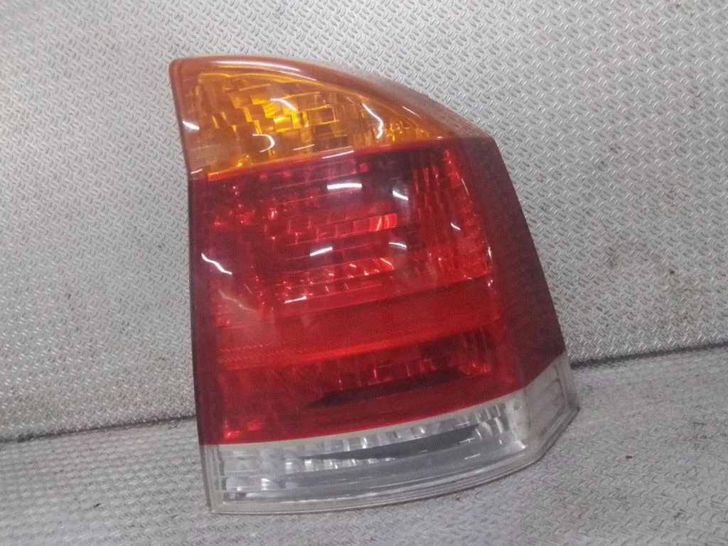 Aizmugurējais lukturis virsbūvē – Opel Vectra B (1996-2002)