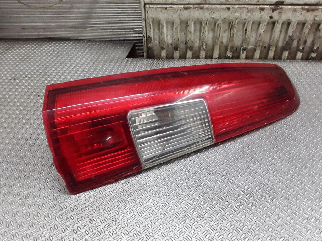 Lampa tylna w błotniku – Volvo XC70 (2001-2004)