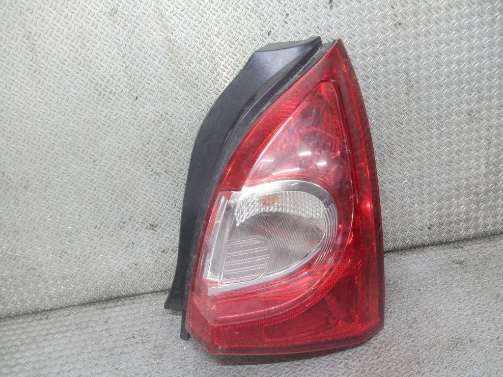 Aizmugurējais lukturis virsbūvē 181093 – Renault Twingo II (2007-2014)
