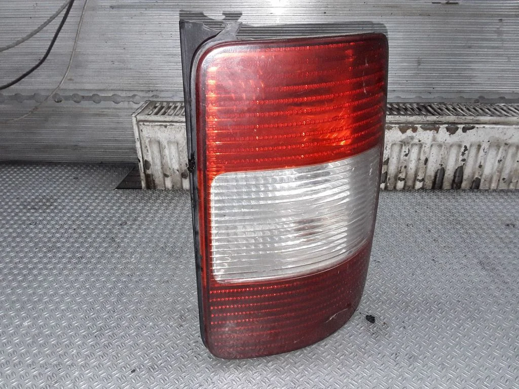 Lampa tylna w błotniku 2K0945112A