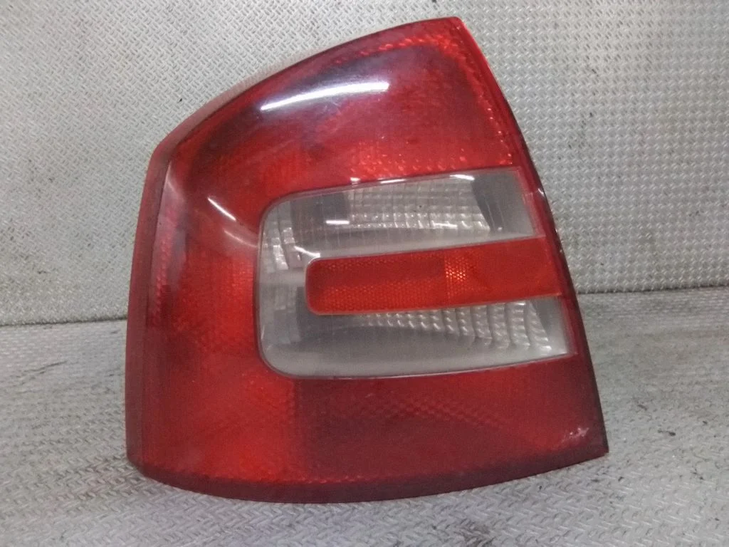 Lampa tylna w błotniku 1Z5945095A