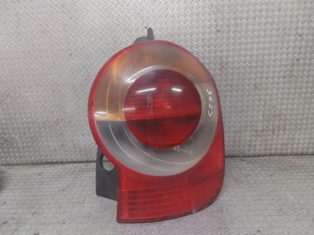 Lampa tylna w błotniku 8200538785