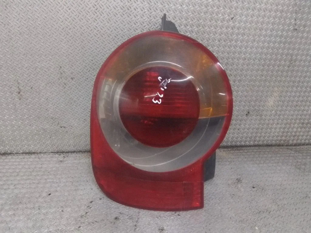Lampa tylna w błotniku 8200538786