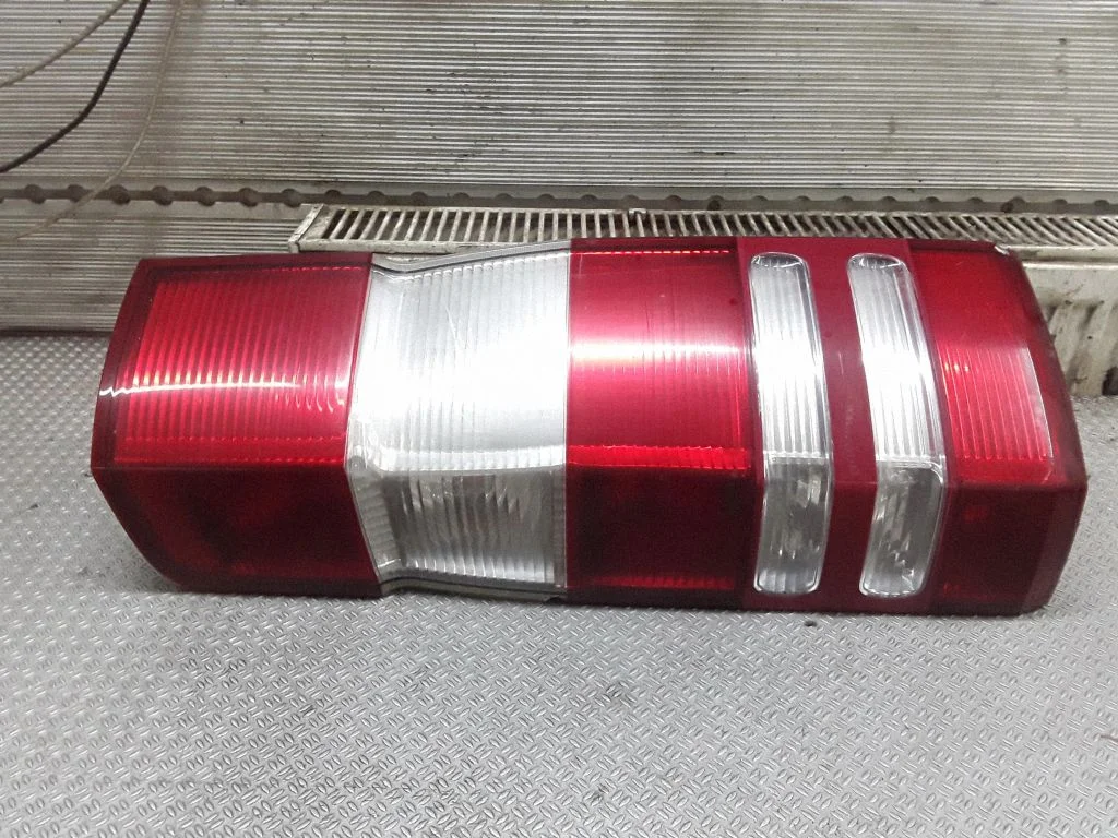 Lampa tylna w błotniku A9068200264