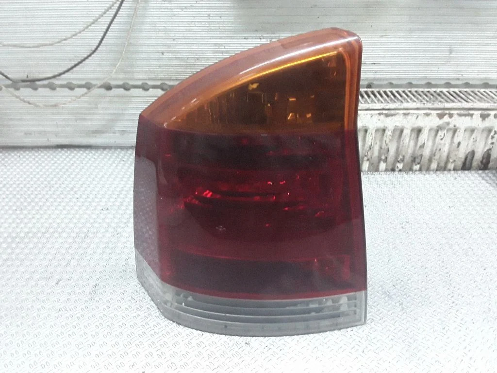 Lampa tylna w błotniku 13130643